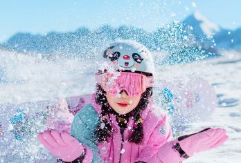 长岭岗滑雪+茂田温泉一日游【齐岳山 9 条雪道全覆盖，新手资深都能玩，1800 米云端雪域享南国冰雪乐趣，滑雪后泡温泉超惬意】