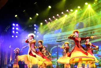 新疆乌鲁木齐—天山天池—国际大巴扎包车一日游【便捷的一日包车行程，丰富的文化体验，仙境般的自然景观。】