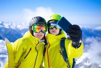 北京怀北国际滑雪场一日游【特惠滑雪季&赠滑雪礼包】【[品质保证]享品质纯玩，无购物，多套餐可选雪票畅滑，嗨翻冬日！】