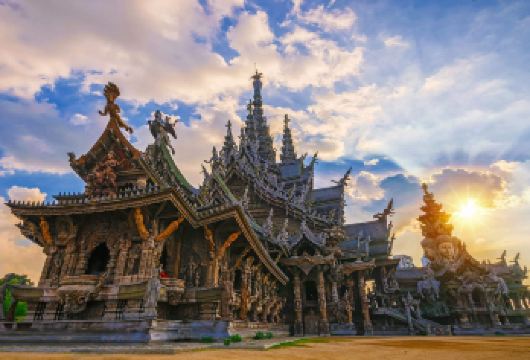 从芭堤雅出发：畅游真理寺+东芭乐园+将军山观景台+海滩一日游【[可选升级]东芭乐园加享 20 分钟骑大象体验，下单联系客服即可解锁趣味玩法】