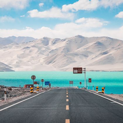 中国新疆喀什地区慕士塔格峰-喀拉库勒湖景区一日游