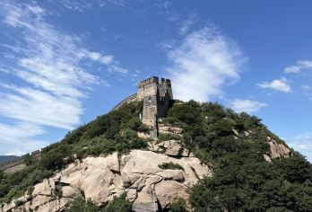 北京八达岭长城巴士一日游（含门票）[上午10:00]【巴士上提供英语导游服务 以经济实惠的方式游览长城，保证无需购物 还可以游览北京奥林匹克公园，欣赏鸟巢和水立方的美景。】