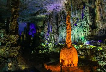 织金洞+织金大峡谷一日游【8人纯玩小团，打卡峡谷+溶洞奇观】【[深度游玩：打卡2大喀斯特奇观]洞穴喀斯特+峡谷喀斯特】