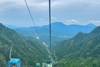安庆·岳西·明堂山一日游【玻璃栈道·玻璃桥◆2-8人小团】【踏破悬空栈道，俯瞰层峦叠嶂的壮阔山色。2 - 8 人小团尽赏云上仙境。】