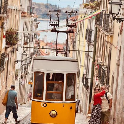 葡萄牙里斯本-西班牙塞维利亚中文包车一日游（中途游玩法鲁）