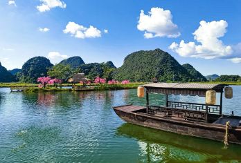 文山普者黑纯玩一日游【可选升级古风船或柳叶小舟•6人内小团】【[轻松游玩]6人小团轻奢纯玩，全程带玩慢游田园，高铁站免费接送】