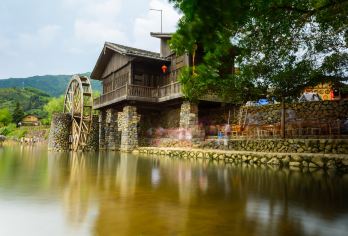 云水谣土楼包车游【整车价+豪华商务车+讲解】【本团为VIP高端私家团，不与他人拼车拼团，独立成团，纯玩无购物。】