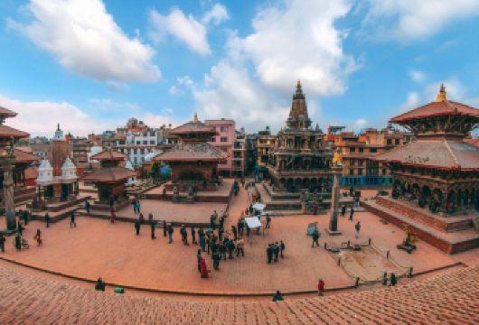 巴德岗黄金门 + 帕坦手工艺 中世纪纽瓦丽古城漫游【避开市区喧嚣，一日探访巴德岗、帕坦两座宁静古城，在黄金门与木雕窗棂间，邂逅尼泊尔地道的古城慢时光】