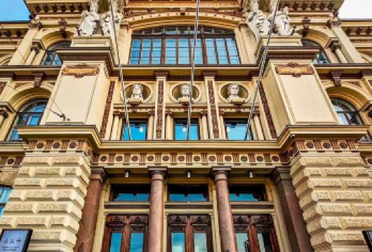 阿黛浓美术馆-图书馆-中央火车站-岩石教堂-西贝柳斯公园【赫尔辛基，这座城市，用它的林荫大道、海湾秘境和岛屿风光，静静诉说着故事，等你来倾听...】