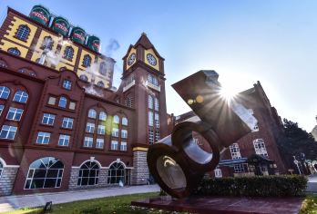 【私家团】青岛啤酒博物馆+游艇观光+栈桥+八大关五四小麦岛【产品总监出游亲测|达人严选|贴心管家24h服务|专职旅游司机&专业空调车服务&手续齐全】