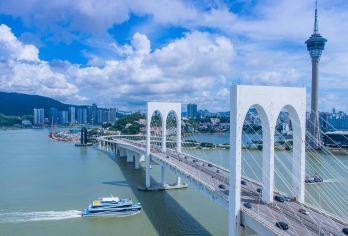 澳门环岛游丨珠澳海湾夜游 湾仔旅游码头出发 港珠澳大桥【[便捷舒适] 无需港澳通行证、豪华观光游船、甲板全景体验】