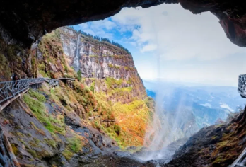 瓦屋山风景区一日游【包车游&一单一车&成都三环内接送】【[省心游玩]老司机全程管家式服务，让你放心游玩没有后顾之忧；】