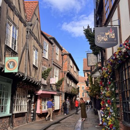 约克肉铺街+约克大教堂+克利福德塔+约克城墙【中文地陪】