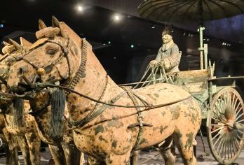 秦始皇帝陵博物院(兵马俑)一日游【往返车辆晚出发含自助午餐】【轻松出游，含馆内人工讲解，赠无线耳麦使用，二环以内上门接，无忧出行 免去您人生地不熟到处找地方集合】