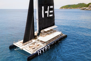 普吉岛皇帝岛+珊瑚岛一日游丨含接送浮潜丨含上岛费丨可加深潜丨【精美帆船，刷爆票圈，水上蹦床、懒人沙发、旅拍，爆炸你的少女心】