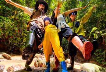 基诺山雨林徒步一日游【亲子游/专属摄影师跟拍/独立成团】【[深度体验]闯入雨林生机内核，聆听自然交响，触摸千年古藤，沉浸式感知原始生命力】