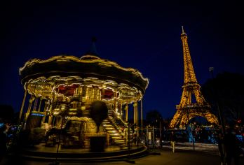 法国巴黎圣母院+巴黎铁塔+西岱岛+蒙马特+香榭丽舍大街一日游【光影交错的浪漫之都，深度体验异国风情】