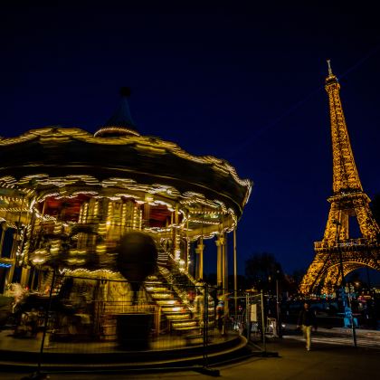 法国巴黎圣母院+巴黎铁塔+西岱岛+蒙马特+香榭丽舍大街一日游