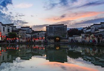 宏村+西递1日游|含车|含门票|含餐【[徽州游玩]南湖月沼映马墙，西递古巷雕花藏，一日逛完宏村和西递】