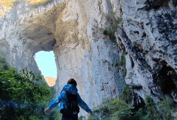 安顺市区出发|专业徒步向导服务|打卡大圣之眼+铜鼓荡+莲花洞【双人成行，四人封顶，确保体验质量，专业向导全程保障安全与讲解】