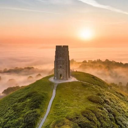 格拉斯顿伯里突岩+修道院+圣杯井花园包车一日游【中文司机】