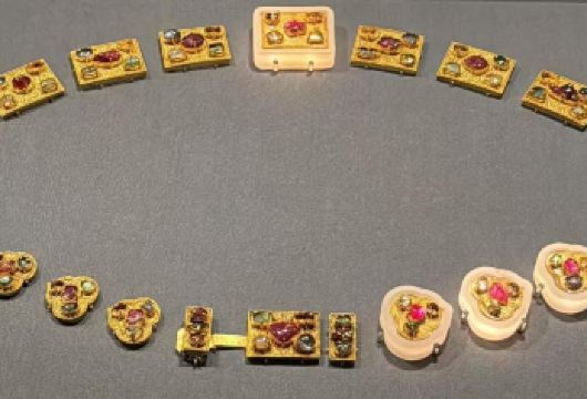 湖北省博物馆一日游【人工深度讲解+无线耳麦+含门票！】【[深度讲解]专业讲解员生动讲解，深入感受湖北博物馆文化精髓！】