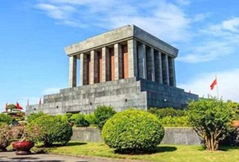 河内城市豪华一日游【胡志明陵是越南受尊敬的地标之一，也是越南历史和独立的強大象征】