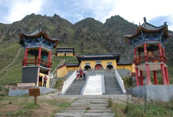 南山牧场+天山天池一日游【8人团上门接·纯玩无购物】【1，达人带队，精选线路，深度体验，创新玩法，贴心管家，摄影帮手，路上美景随走随停！】