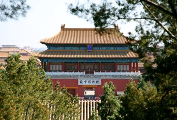 故宫博物院+珍宝馆讲解【深度讲解3.5H&私家VIP小团】【[故宫VIP私家讲解]拒绝人山人海，私家小团让您尽享旅行的宁静和惬意】