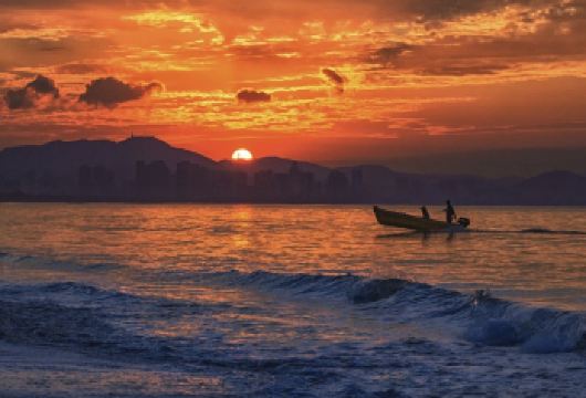 三亚分界洲岛纯玩包车一日游（海岛度假·水上项目任选）【分界洲岛海水清澈，被誉为“心灵的分界岛”；可自由选择丰富的海上娱乐项目。】
