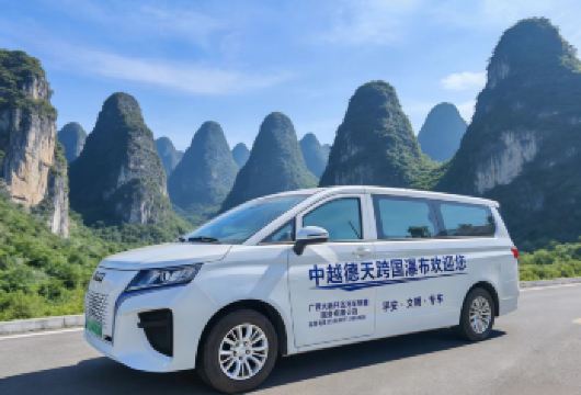 1-4人拼团免费升7座包车崇左德天跨国瀑布+明仕｜峒那｜蓝洞【边走边玩｜ 边玩边吃|专注当地人吃喝玩乐】