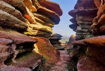 中国贵州松桃红石林一日游纯玩（铜仁市区起止 2人起发）【可提供单订车服务 2人起发】