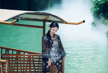 鹤峰屏山峡谷+宣恩夜景一日游【 自营发班丨网红线路丨含船票】【[精致服务]自营品牌，自主发团，成团有保障，24小时管家咨询服务，响应迅速，优先处理各种问题。】