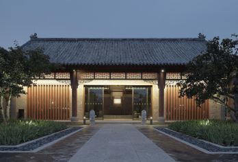 尼山圣境一日游【15人小团/金牌讲解/多场次/纯玩无购物】【[精品讲解]持国家导游证专业导游团队，专业深度讲解，纯玩只做传统文化的传播者，蓝牙耳机免费使用】