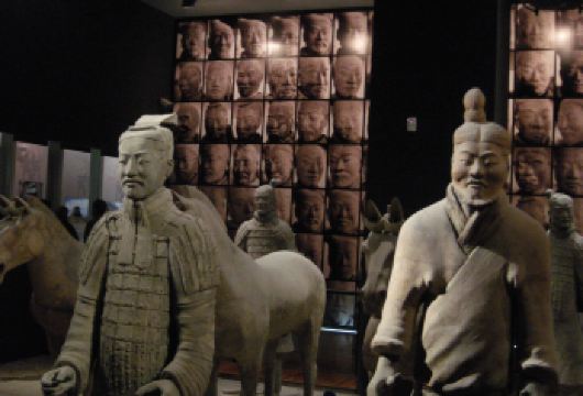 西安一日游：兵马俑及机场往返接送（XIY）【私人导游陪同，享受最大程度的关注 提供西安机场往返接送服务，并可根据您的航班时刻表接您。 参观雄伟壮丽的秦始皇陵】