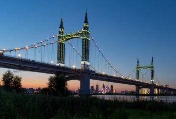 哈尔滨冰雪大世界+东北虎林园+极地馆一日游纯玩团【[品质保证]哈尔滨一手地接，自家发车，不倒团，不卖团，一人也成团，品质纯玩团，无强制消费，消费透明】