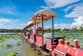 【原创错峰·宫崎骏童话世界】西双版纳傣族园+曼空岱村一日游【[宫崎骏童话世界]北门入园+网红小火车+赏荷乌蓬船；】