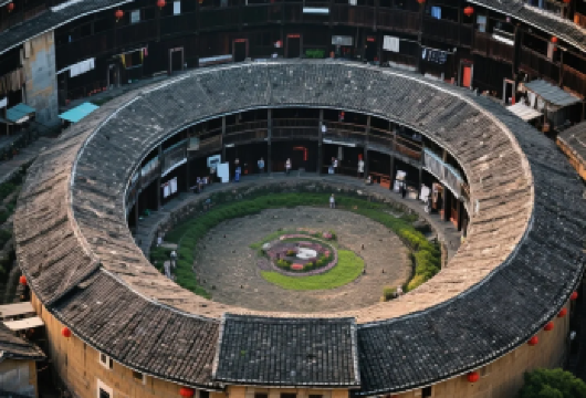 【新春特惠】土楼故事-B：永定高北土楼王一日游（含酒店接送）【◆[行程亮点]探访神之围楼《大鱼海棠》女主椿的家，爸爸去哪儿同款，美拍同款靓照~】