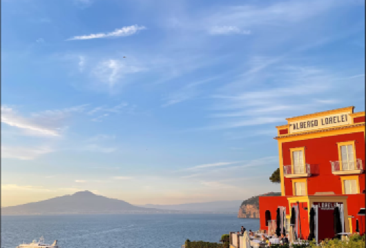 那不勒斯：庞贝古城与阿马尔菲海岸线一日游{行程根据需求调整}【[定制包车游]专享中文司机独立包车，市区范围酒店上门接送，行程路线天数可根据个人需求调整。】