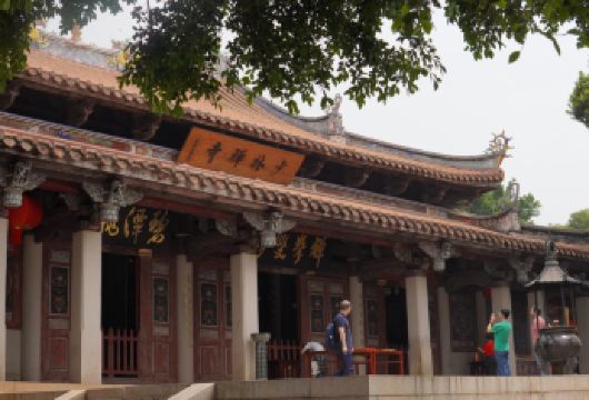 【漫游山海】清源山—南少林寺—崇武古城—西沙湾海滩一日游【AAAAA级景区——清源山：中国现存知名的老君石刻造像+宋代书法家米芾“第一山”碑刻】