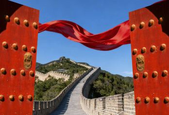 天安门广场升旗+八达岭长城一日游【含门票◆看升旗◆可选含接】【[亲子优选]观天安门广场升旗仪式，游5A级景点八达岭长城】
