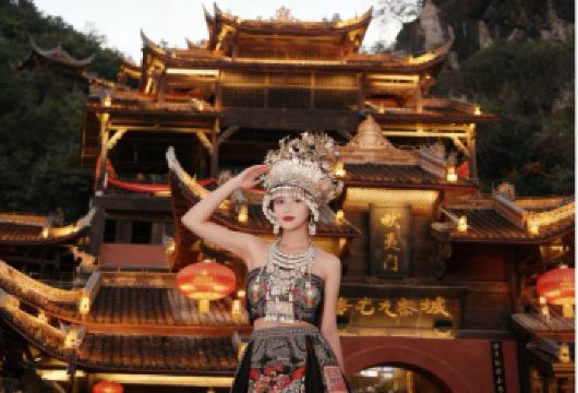 蚩尤九黎城+乌江画廊游船一日游【赠送游船讲解.纯玩8人小团】【[小团出行]赠送九黎城讲解，本地人向导带您玩，更轻松自在！】