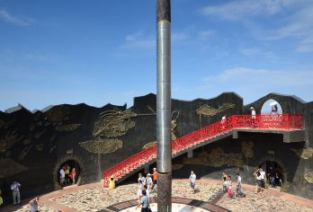 吐鲁番周边五大景点小包团一日游【五大经典景点，一日串联火焰山、坎儿井、葡萄沟、千佛洞，交河，将大漠奇观、千年水利、绿洲风情尽收眼底。】