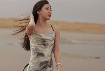 【六湖穿越】银川出发一日游乌兰湖 打卡龙眼湖赠航拍免费滑沙【[经典线路]大五湖路线附翡翠龙眼湖，保证大五湖不会偷工减料。打卡各具特色的六湖，分分钟刷爆朋友圈！】