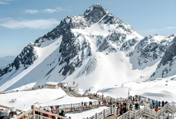 玉龙雪山+蓝月谷+牦牛坪索道一日游【含土鸡火锅+雪山三宝】【来丽江不可错过的打卡景点】
