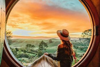 霍比特村+怀托摩萤火虫一日游【中文小团·门票全含丨酒店接送】【[拼车-2成人成团]霍比特+萤火虫洞1日游】