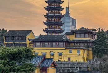 南京：中山陵+夫子庙+玄武湖+牛首山  景点可定制导游包车G【全程中文/英文/俄语/小语种服务，沟通无障碍，景点可调,多种车型可选】