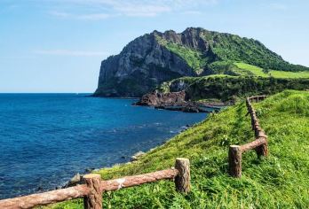 济州岛一日游C线【牛岛+城山日出峰+涉地可支+咸德】【无购物小团纯玩，升级接送服务，免去您的后顾之忧。】