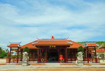 柔佛 麻坡文化日游精选| 古庙祈福+美食打卡【新山出发】【包车轻松畅游。全程专车接送、不拼团、不赶行程，轻松玩遍麻坡与峇株的魅力景点。】