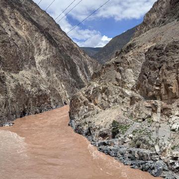 云南怒江大峡谷+老姆登村+老虎跳一日游中英文服务不含门票
